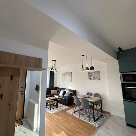 East Gate Living Flat דירה *