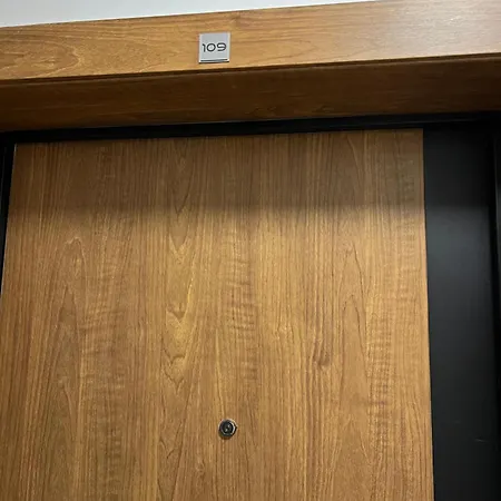 East Gate Living Flat *